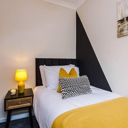 Cheerful 3 Bedroom Home With Parking Near Chester Saughall Εξωτερικό φωτογραφία