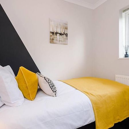 Cheerful 3 Bedroom Home With Parking Near Chester Saughall Εξωτερικό φωτογραφία