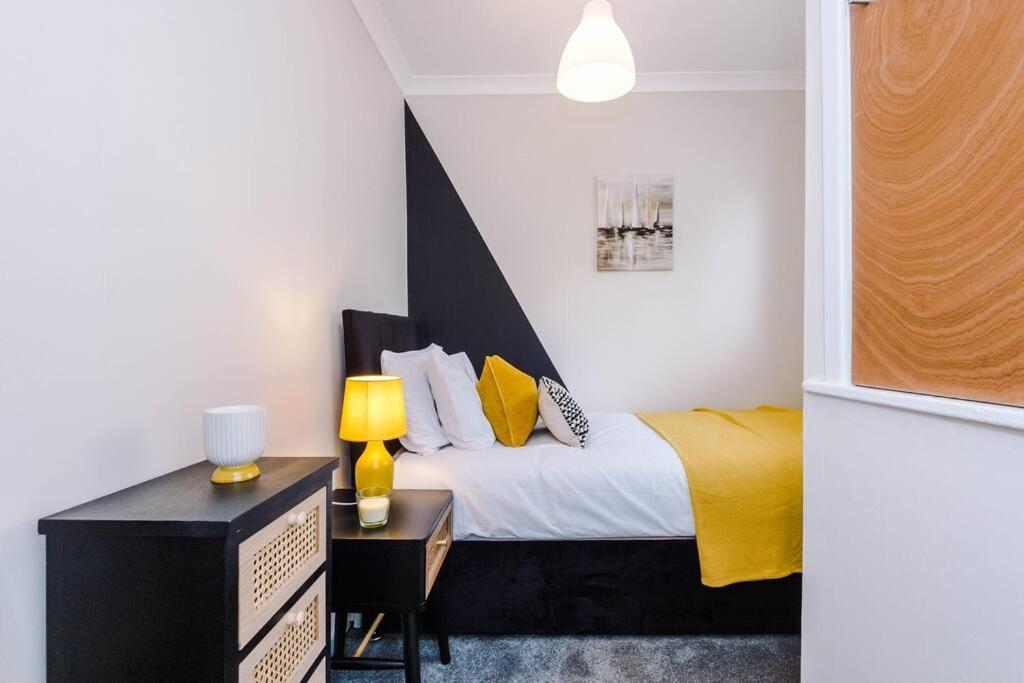 Cheerful 3 Bedroom Home With Parking Near Chester Saughall Εξωτερικό φωτογραφία