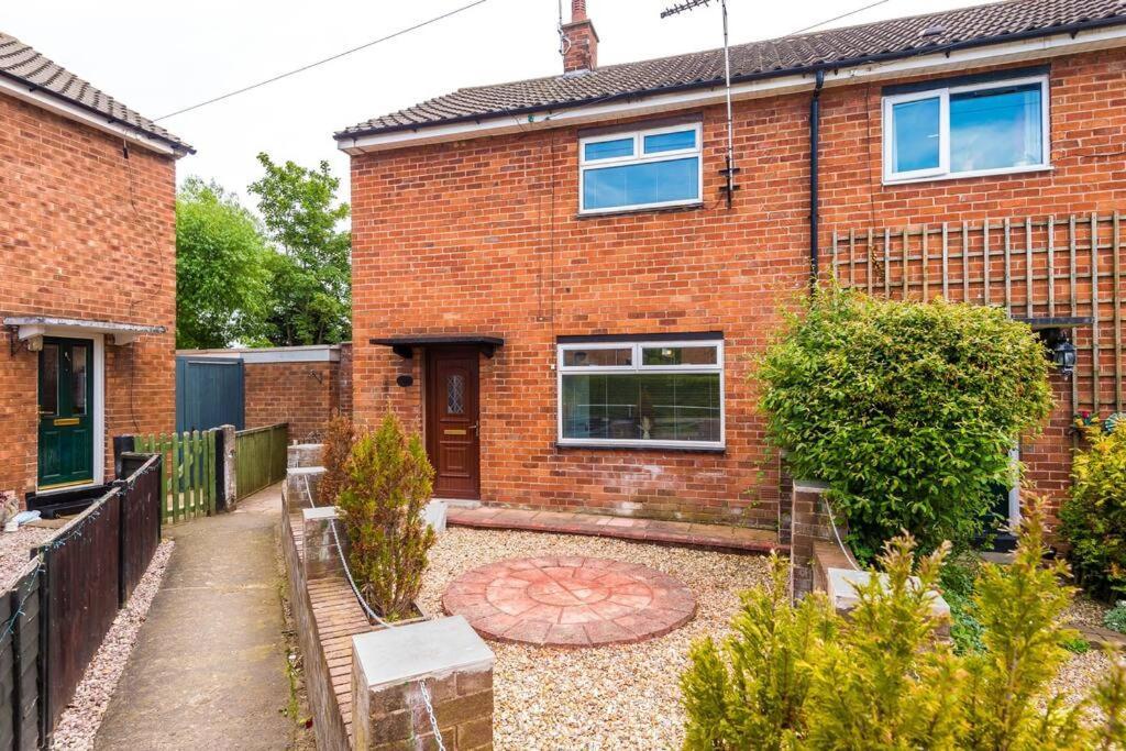 Cheerful 3 Bedroom Home With Parking Near Chester Saughall Εξωτερικό φωτογραφία