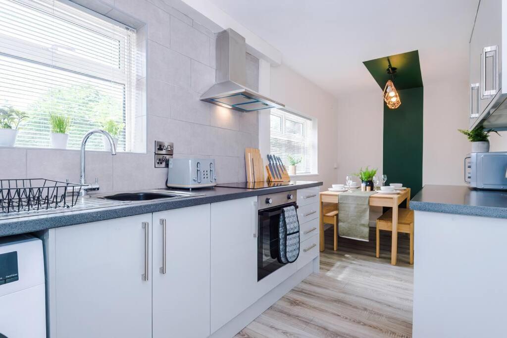 Cheerful 3 Bedroom Home With Parking Near Chester Saughall Εξωτερικό φωτογραφία