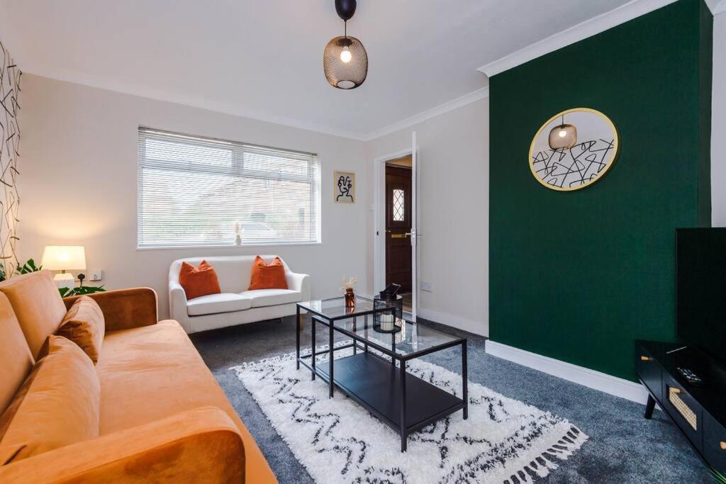 Cheerful 3 Bedroom Home With Parking Near Chester Saughall Εξωτερικό φωτογραφία