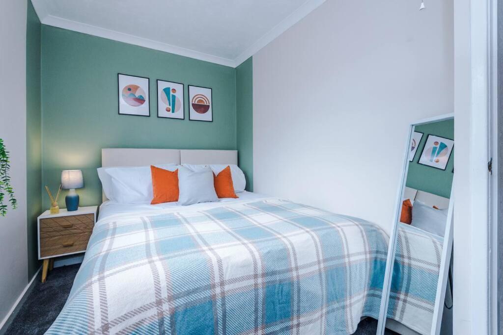 Cheerful 3 Bedroom Home With Parking Near Chester Saughall Εξωτερικό φωτογραφία