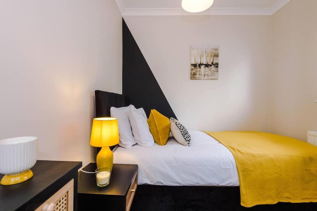 Cheerful 3 Bedroom Home With Parking Near Chester Saughall Εξωτερικό φωτογραφία