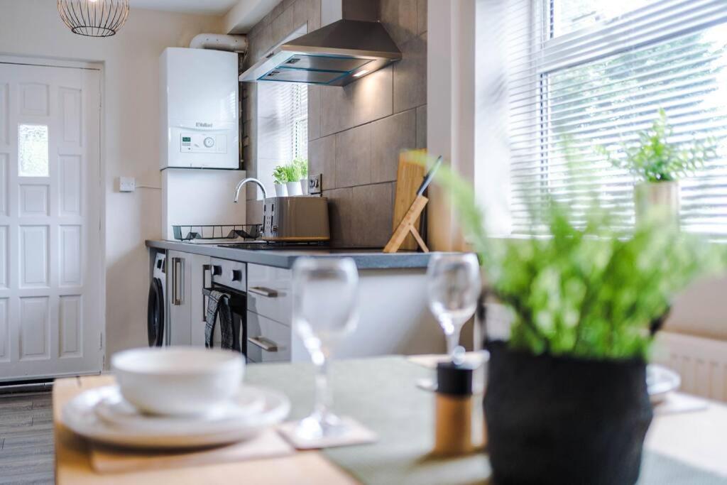 Cheerful 3 Bedroom Home With Parking Near Chester Saughall Εξωτερικό φωτογραφία