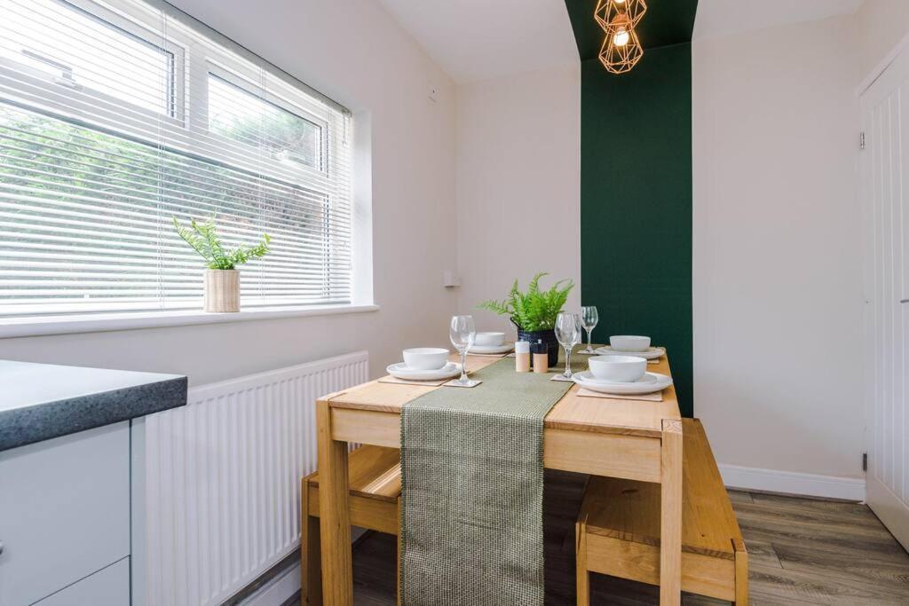 Cheerful 3 Bedroom Home With Parking Near Chester Saughall Εξωτερικό φωτογραφία