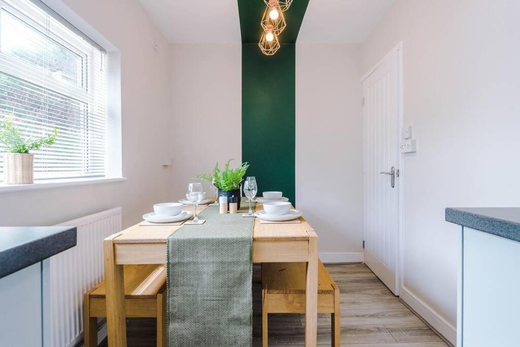 Cheerful 3 Bedroom Home With Parking Near Chester Saughall Εξωτερικό φωτογραφία