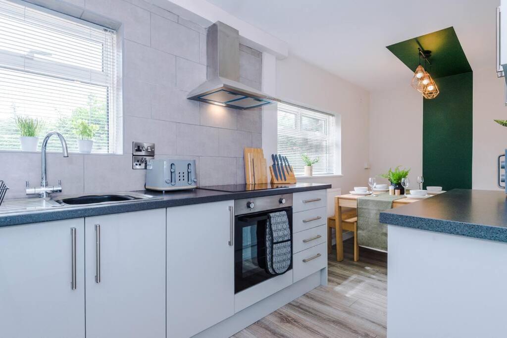Cheerful 3 Bedroom Home With Parking Near Chester Saughall Εξωτερικό φωτογραφία