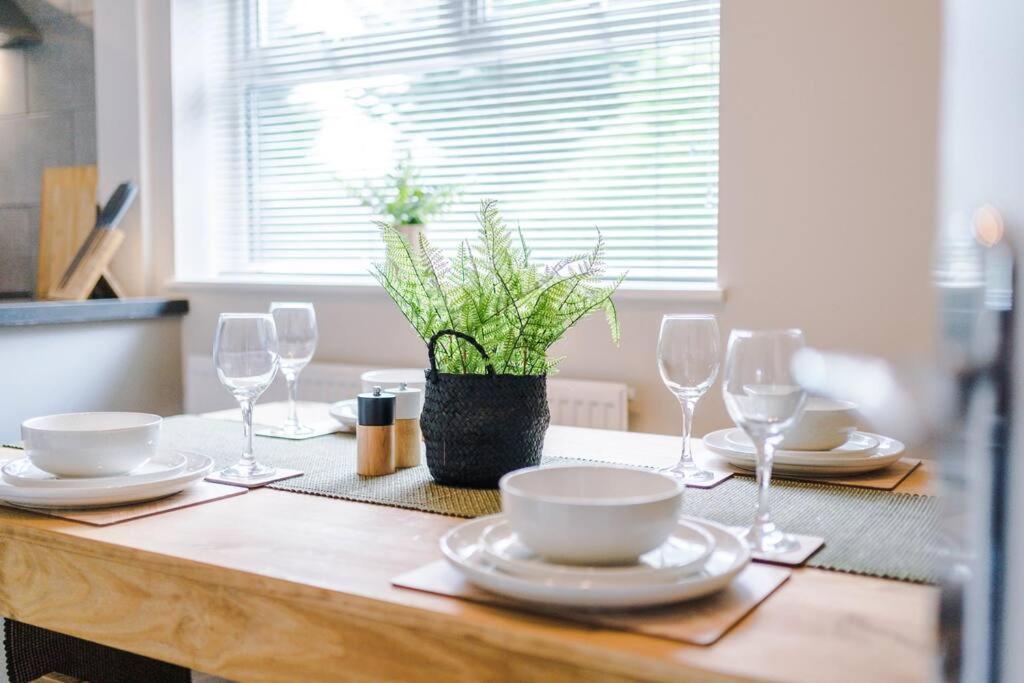 Cheerful 3 Bedroom Home With Parking Near Chester Saughall Εξωτερικό φωτογραφία