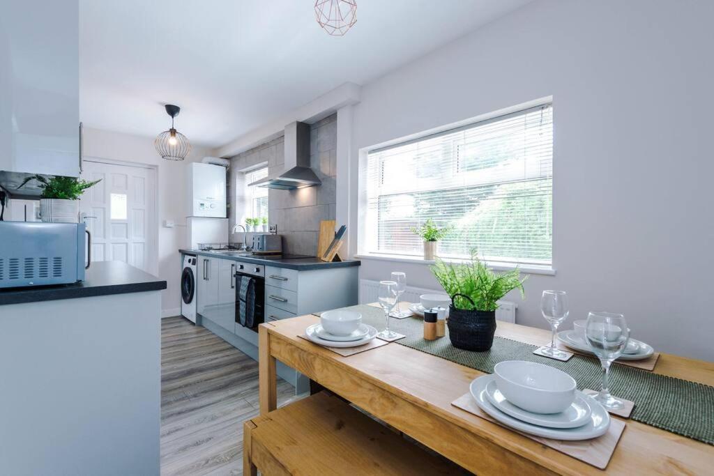Cheerful 3 Bedroom Home With Parking Near Chester Saughall Εξωτερικό φωτογραφία