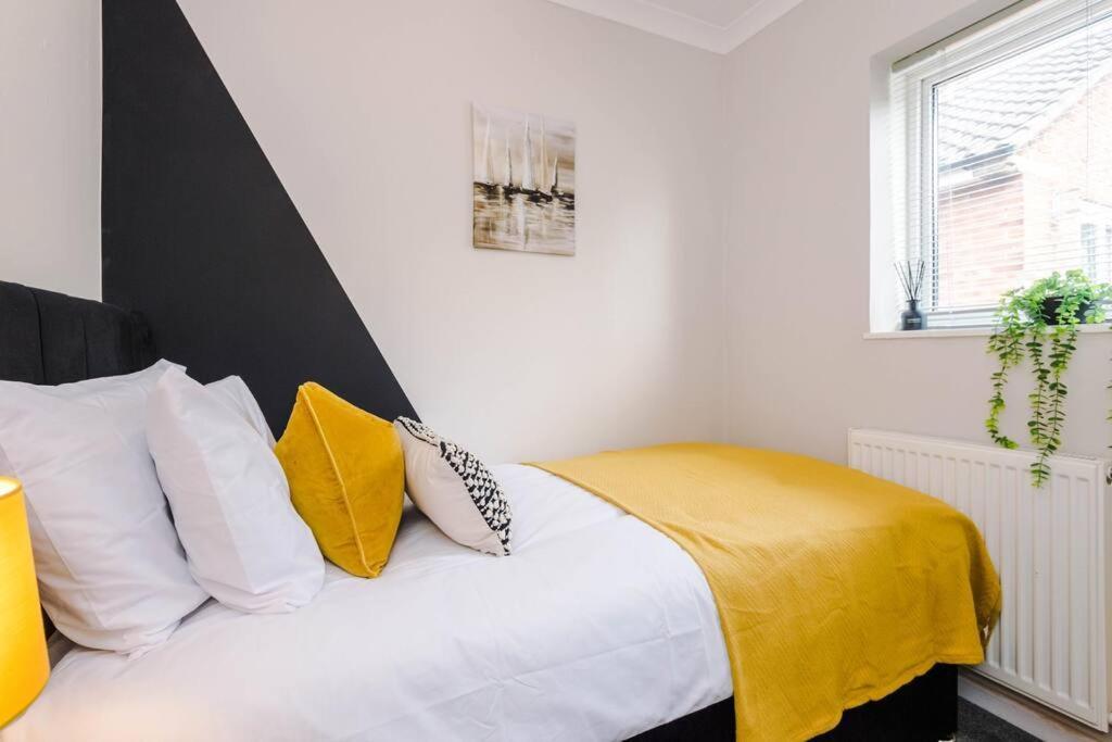 Cheerful 3 Bedroom Home With Parking Near Chester Saughall Εξωτερικό φωτογραφία
