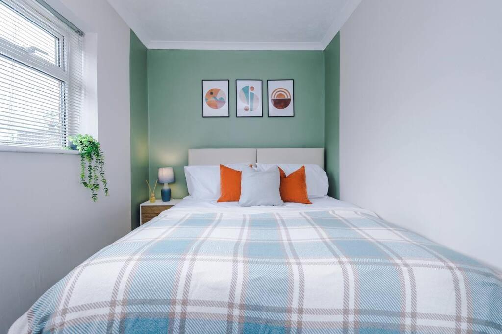 Cheerful 3 Bedroom Home With Parking Near Chester Saughall Εξωτερικό φωτογραφία