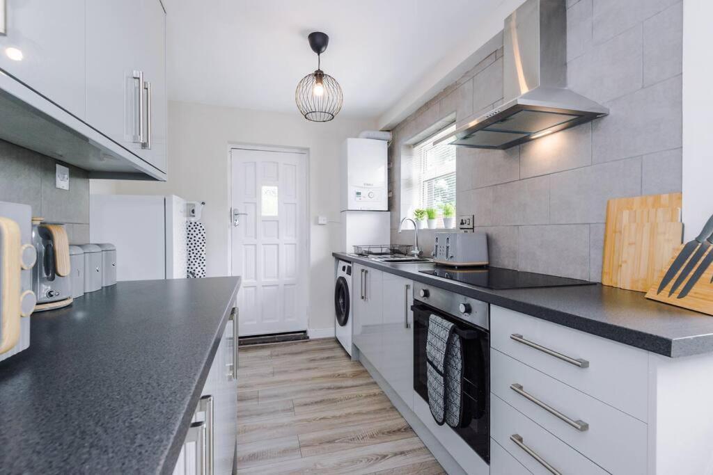 Cheerful 3 Bedroom Home With Parking Near Chester Saughall Εξωτερικό φωτογραφία
