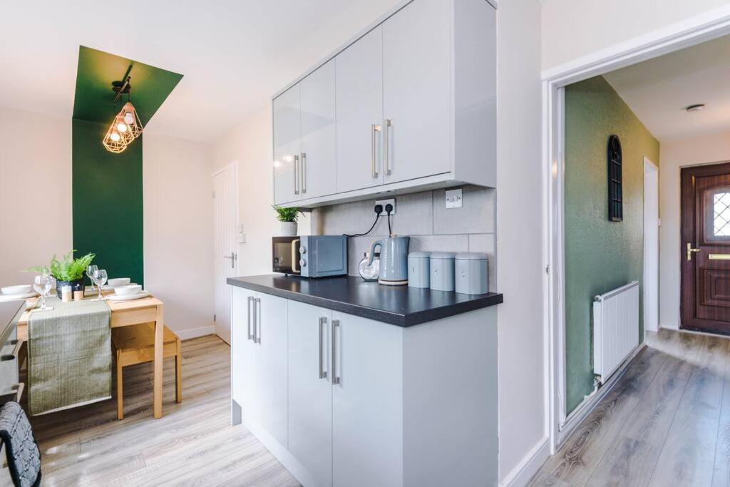 Cheerful 3 Bedroom Home With Parking Near Chester Saughall Εξωτερικό φωτογραφία