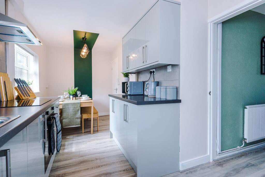 Cheerful 3 Bedroom Home With Parking Near Chester Saughall Εξωτερικό φωτογραφία