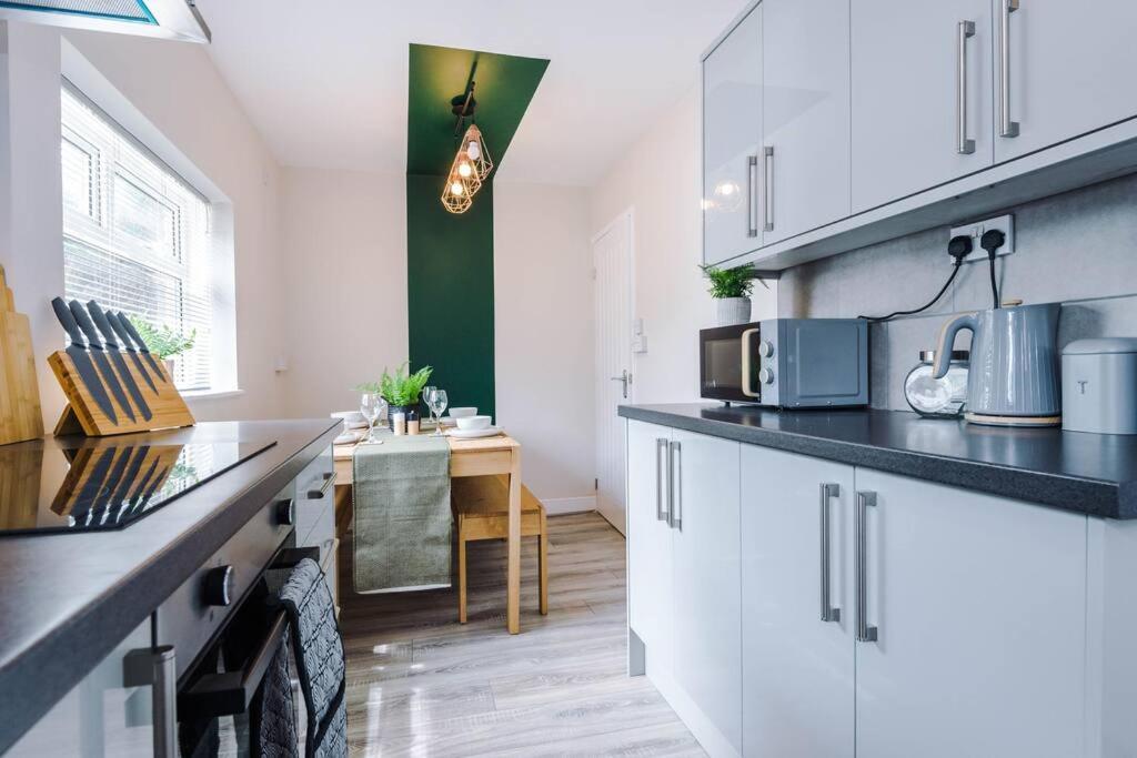Cheerful 3 Bedroom Home With Parking Near Chester Saughall Εξωτερικό φωτογραφία